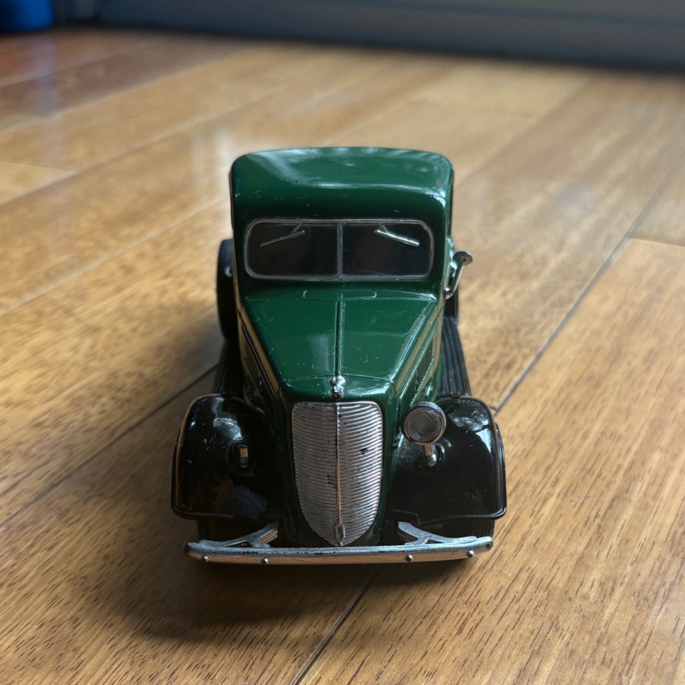 Ford Pick up 1937 Green Vintage Car